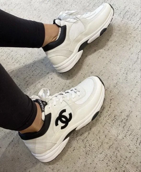 Chanel Wmns CC Logo Sneaker 'Black White'