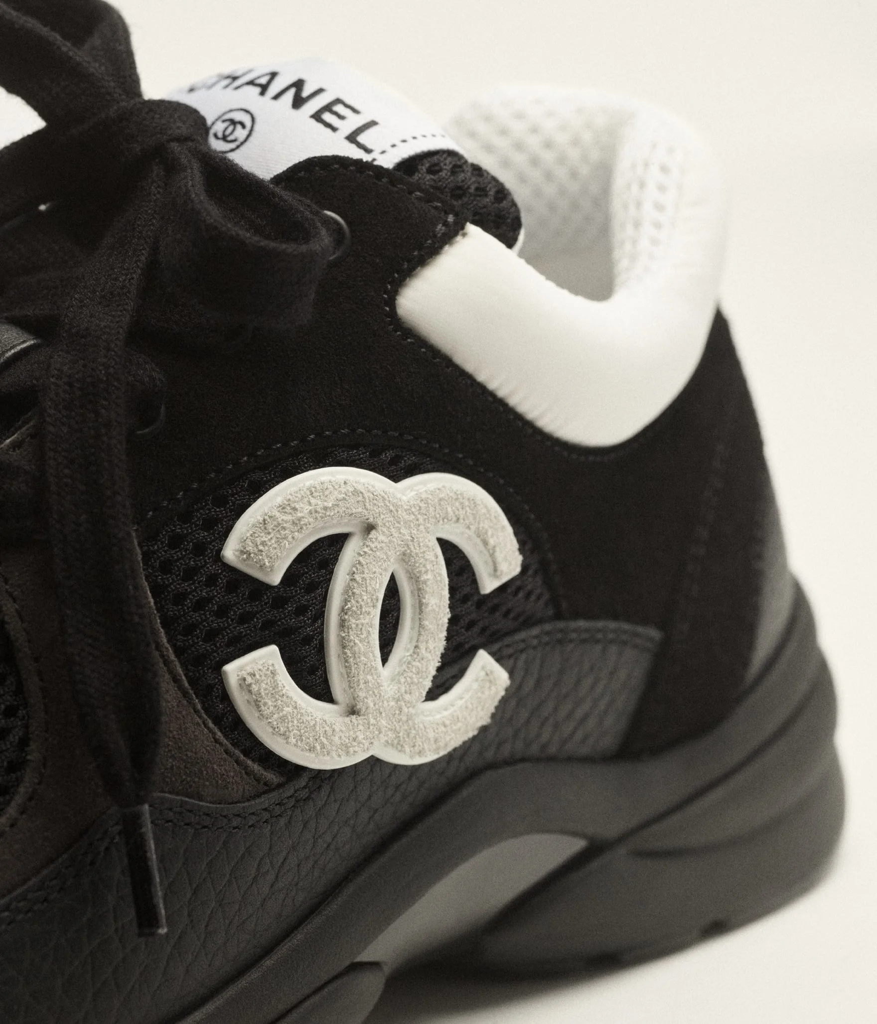 Chanel Wmns CC Logo Sneaker 'Black White'