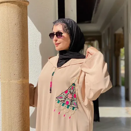 جلابة بطرزة عصرية  غاية  فالروعة والإتقان