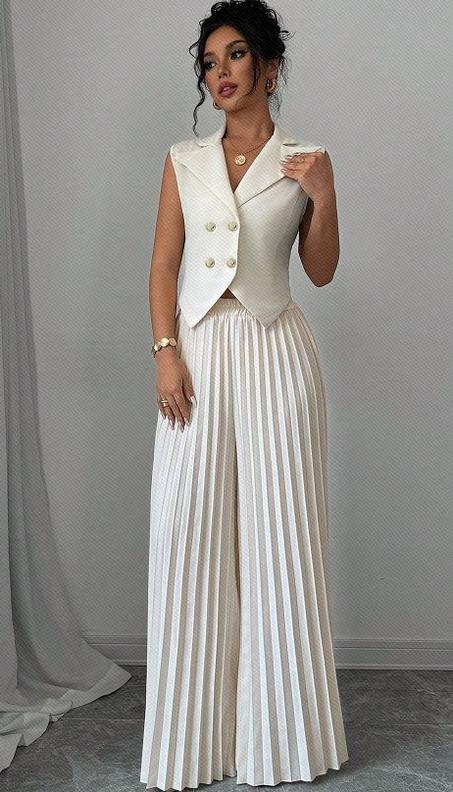 طقم نسائي أنيق بدون أكمام