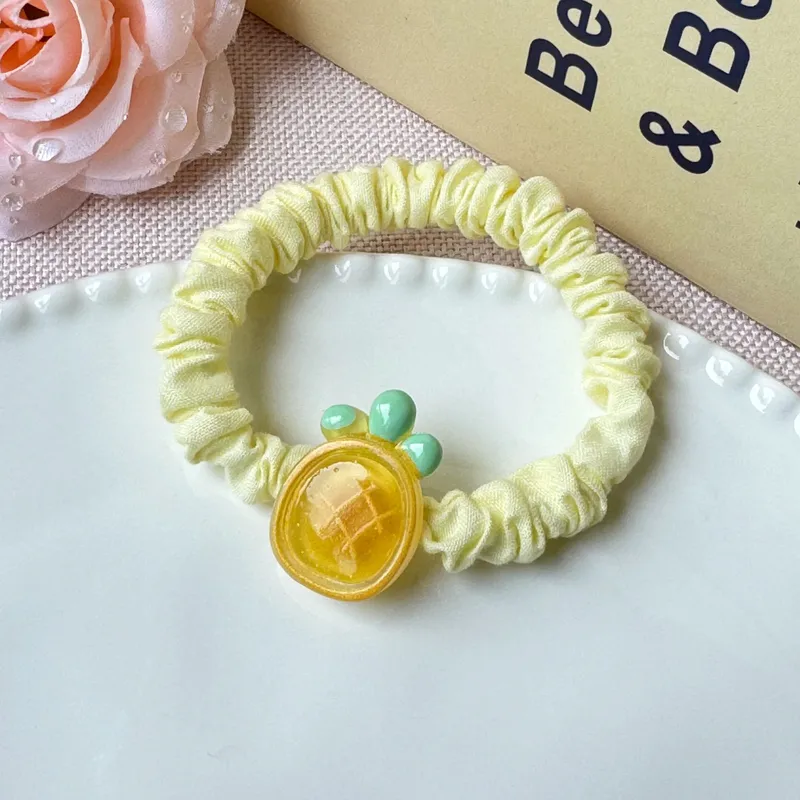 🍍​🍍​✨Chouchou froncé jaune avec ornement "Ananas" 🍍​🍍​✨
