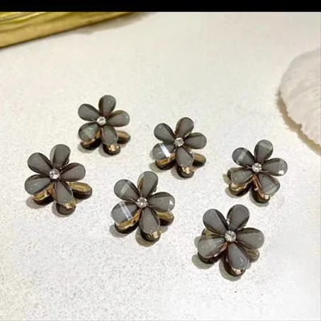 🖤​🌠Mini pince à griffe fleur grise🖤​🌠