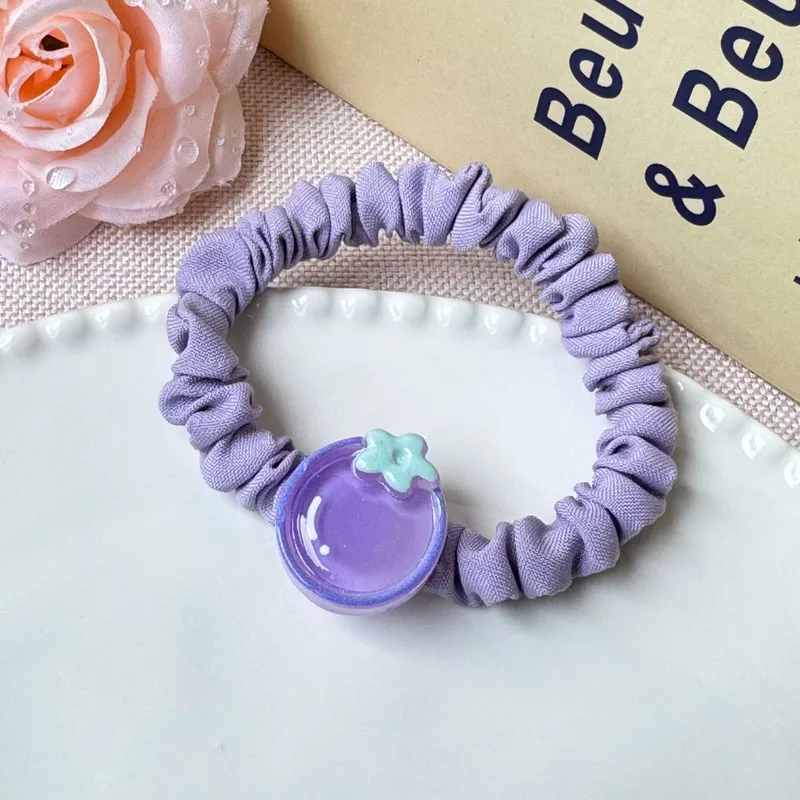 ✨🫐​​💜​✨​Chouchou froncé en tissu pourpre avec ornement "Myrtille" 🫐​​💜​✨