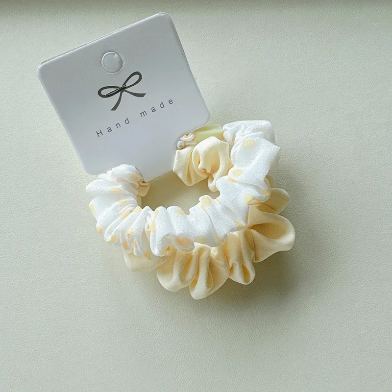 💛​✨​🤍​✨Duo de chouchous plissés assortis  jaune pastel uni et blanc à pois jaune💛​✨​🤍​✨