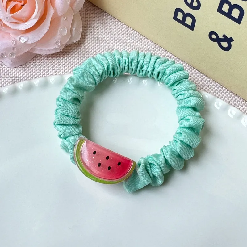 🍉​💚​✨Chouchou froncé en tissu vert avec ornement "Pastèque"🍉​💚​✨