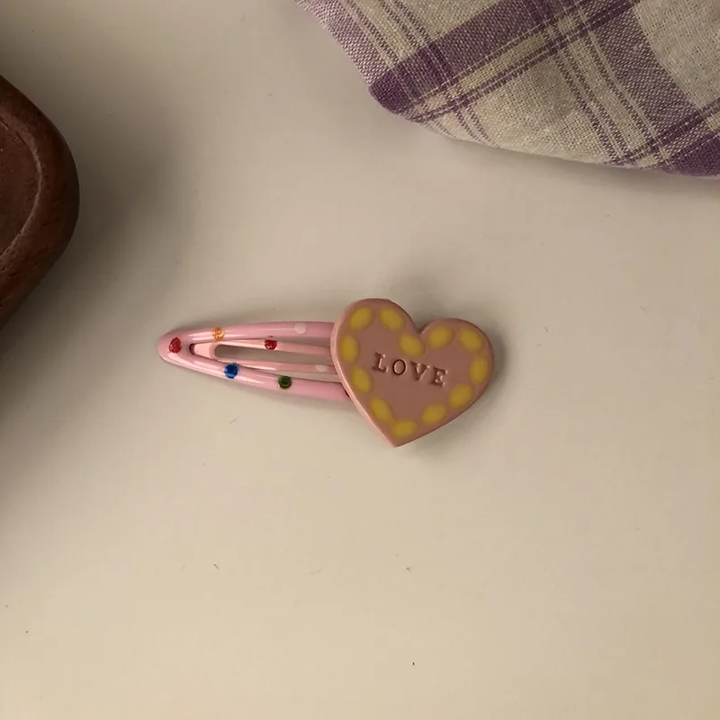 🤩​🟣​🟡🩷​🩷​​Mignonne petite pince rose à pois multicolore et à ornement "Cœur"🤩​🟣​🟡🩷​🩷💚​🩷​🩵
