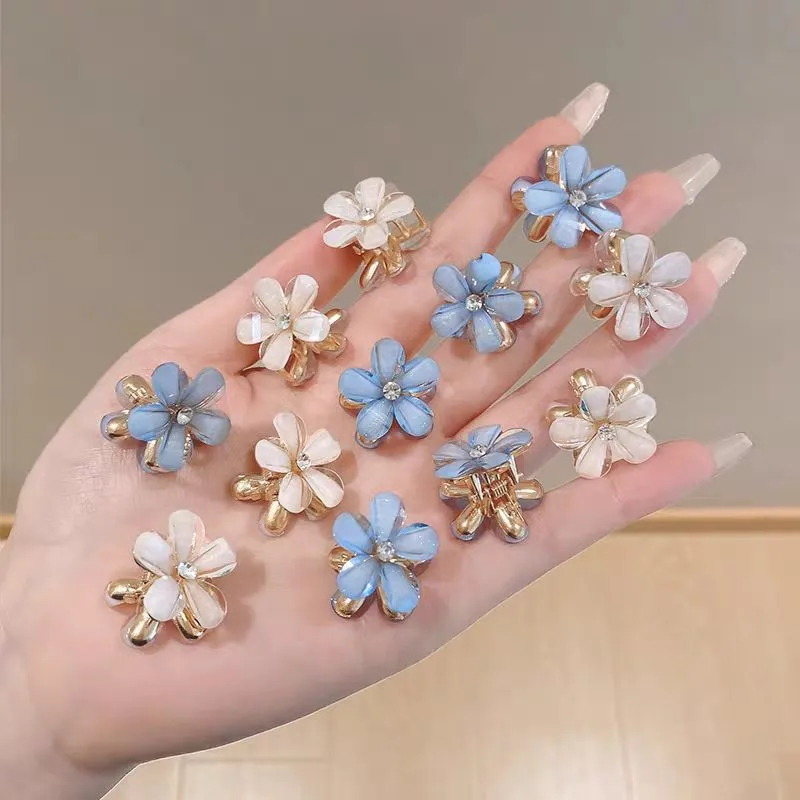 🩵​💫​⭐Mini pince à griffe fleur bleu ciel🩵​💫​⭐