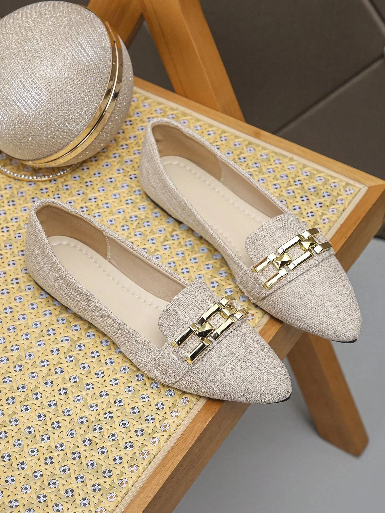 أحذية نسائية مسطحة جديدة