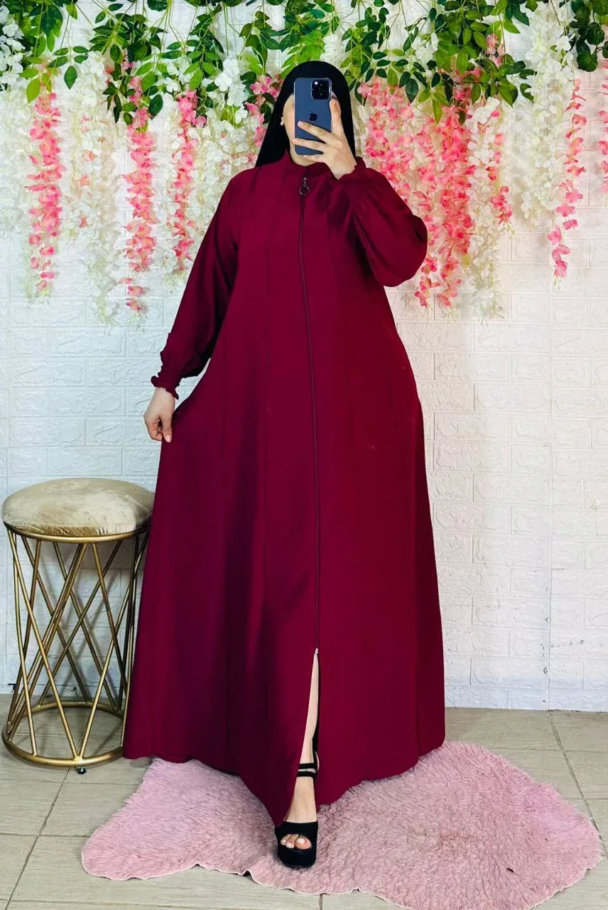 انغمسي في عالم الأناقة والرفاهية مع عباية فخمة بتصميمها المميز والفريد