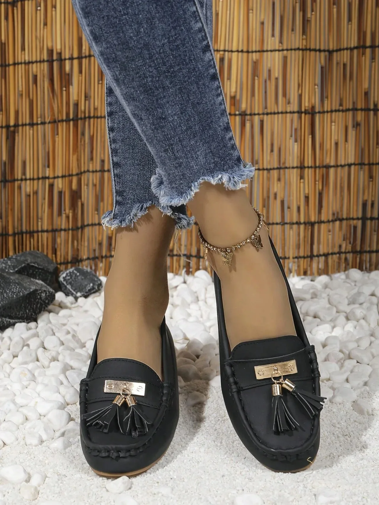 أحذية نسائية جديدة