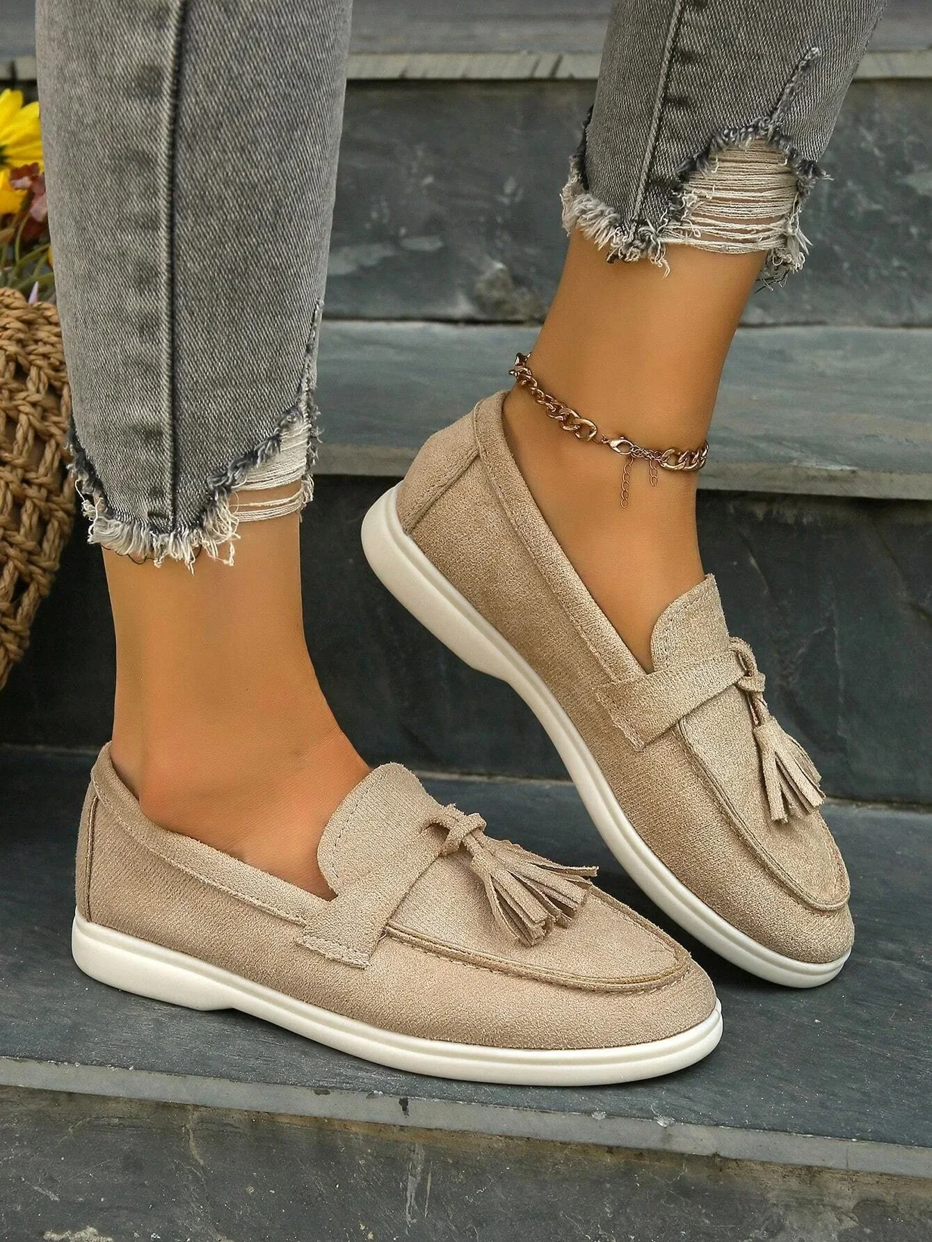 أحذية نسائية كاجوال اللون الكاكي