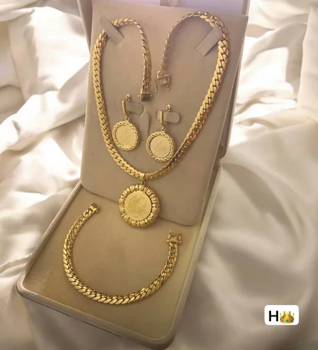 انسومبل رادكو مع تعليقه ديال اللويز