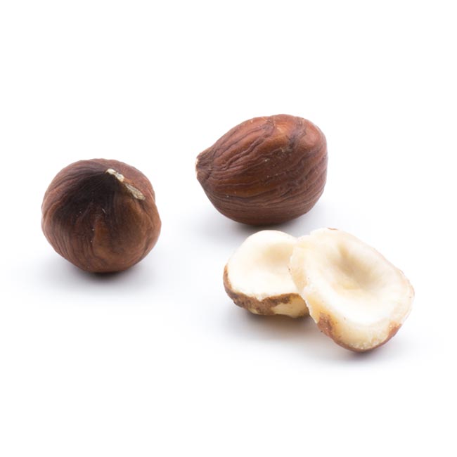 Noisettes brutes nature décortiquées avec peau