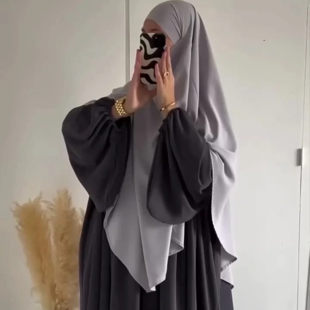 خمار وعباية