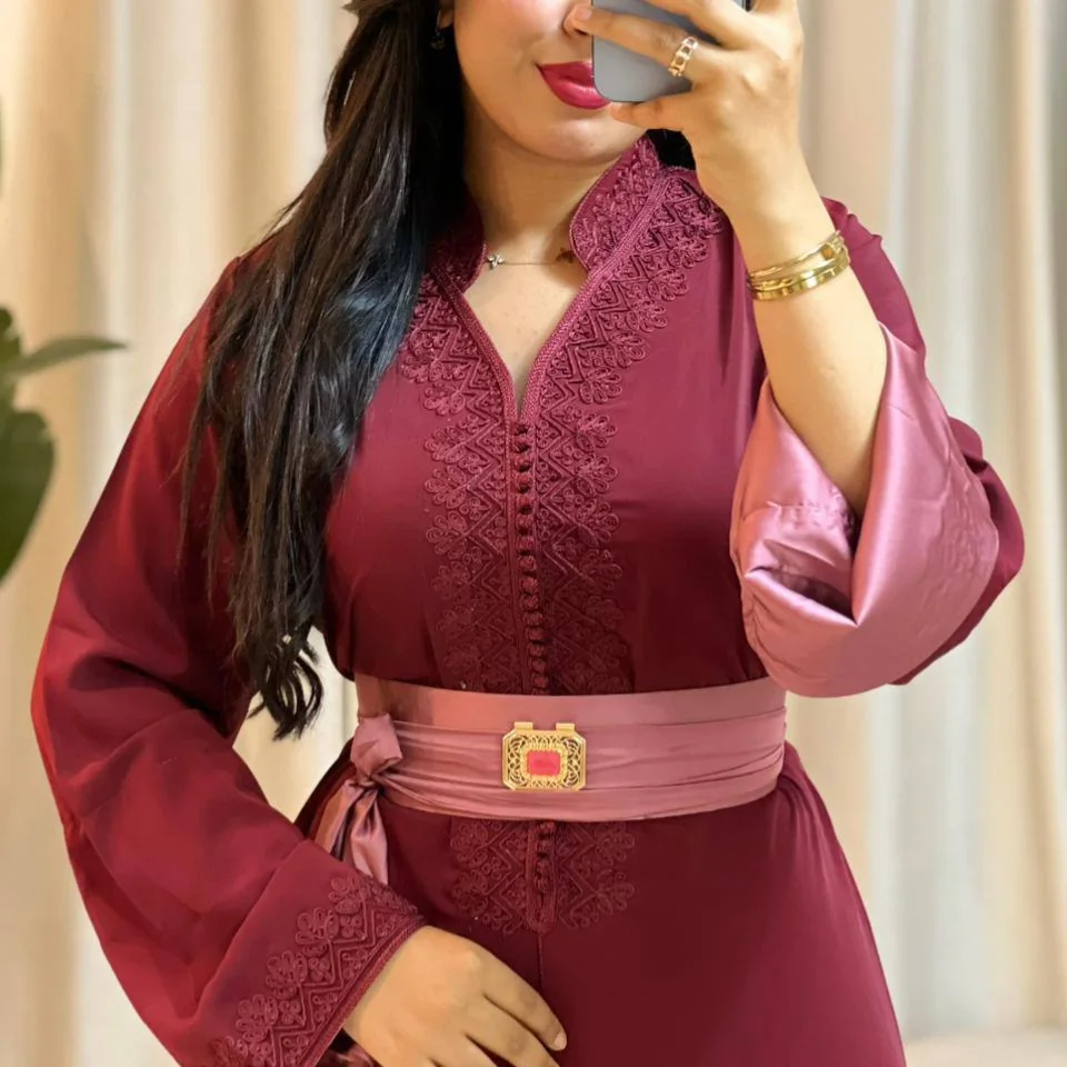احمر