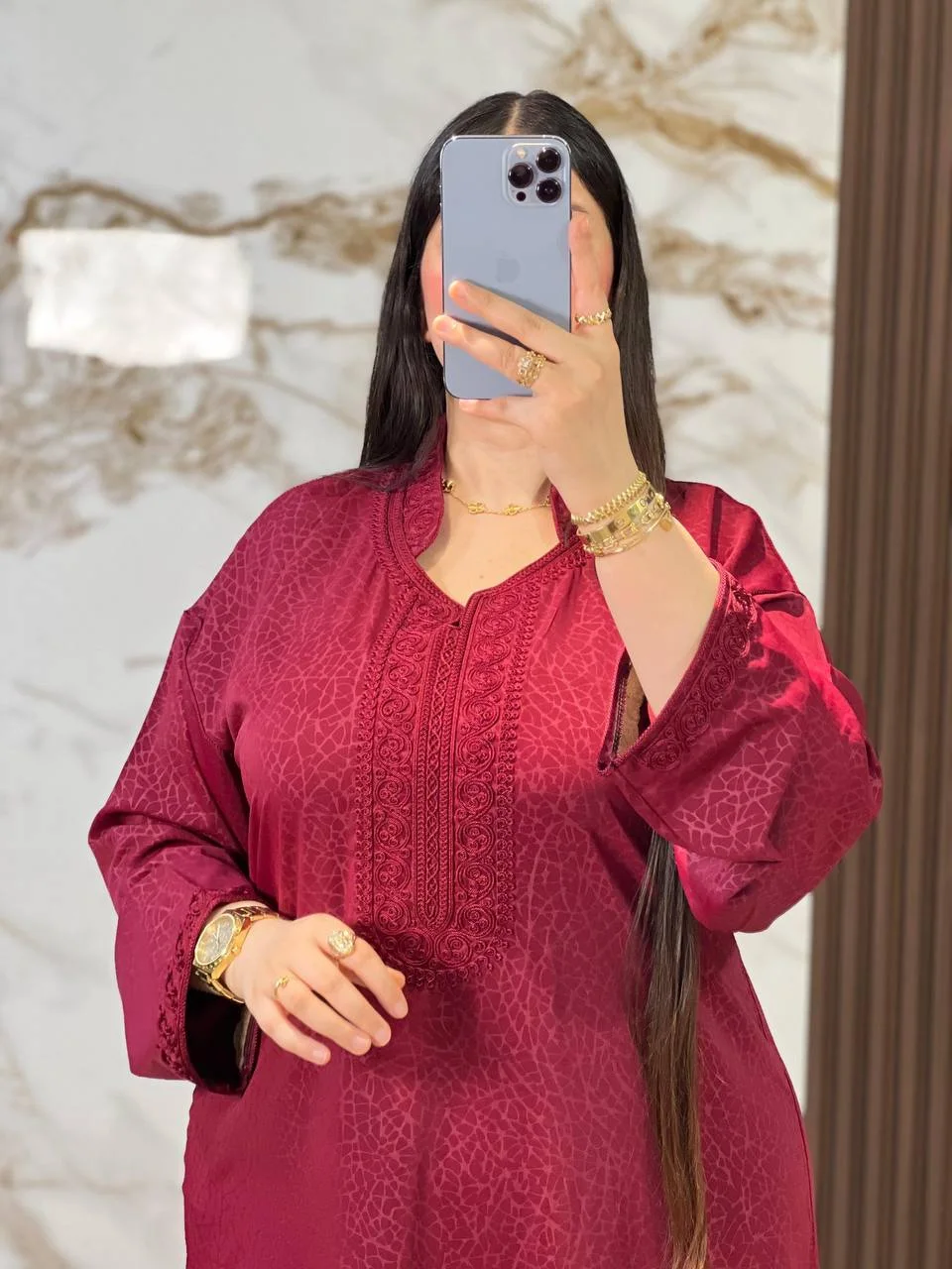 احمر