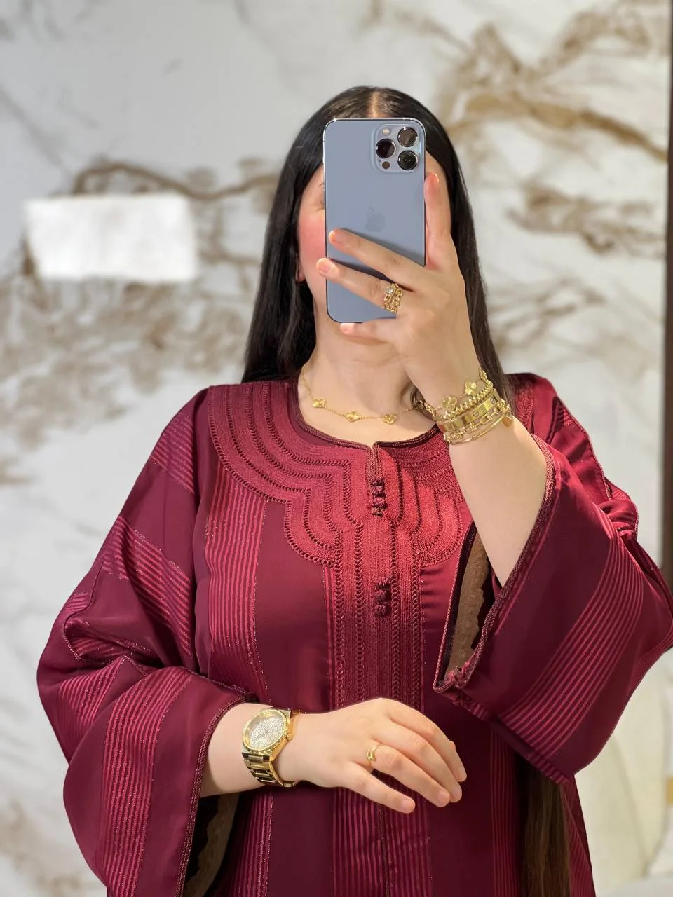 احمر