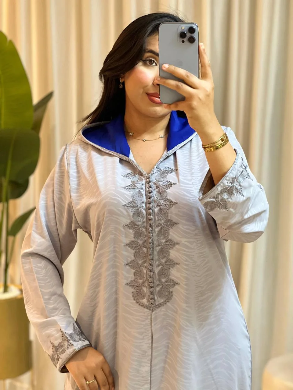 رمادي