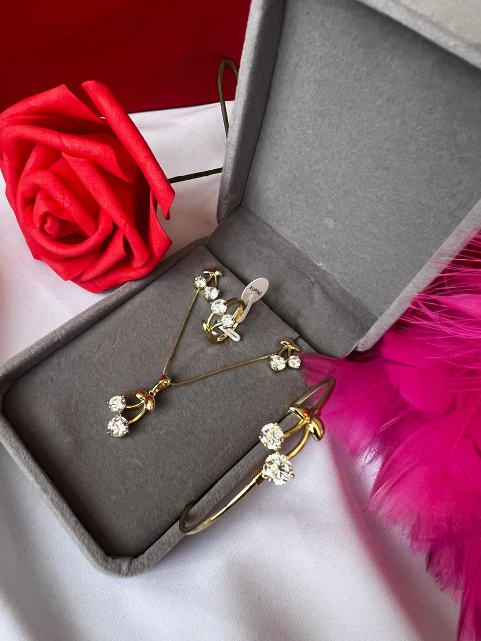 necklace cerise