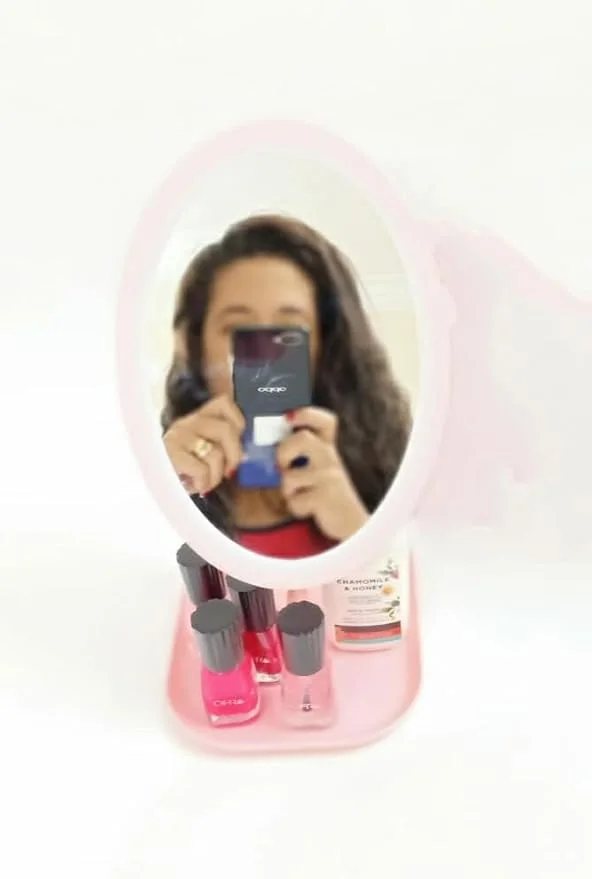 مرآة مكياج بإضاءة LED