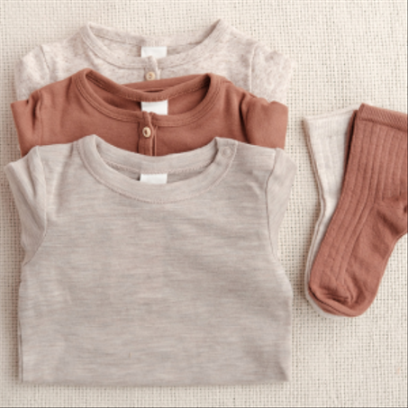 ملابس الأطفال