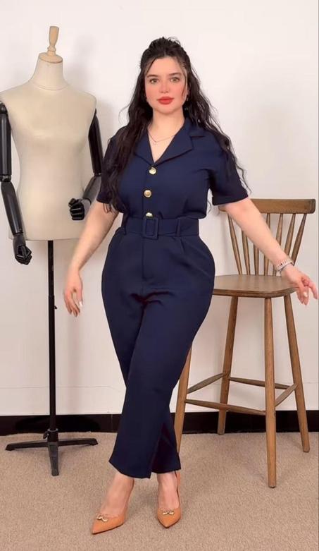 Jumpsuit كلاسي أنيق –صذايف دهبيين وحزام كيحدّد الخصر