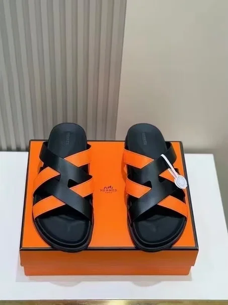 Sandales à Brides Croisées – Noir et Orange Éclatant