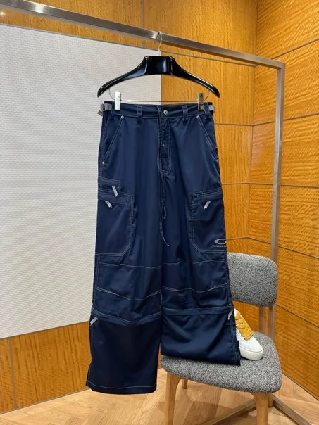 pantalons cargo Balenciaga, de couleur bleu marine,