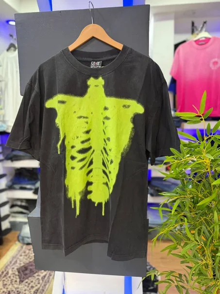 T-shirt à imprimé squelette vert fluo