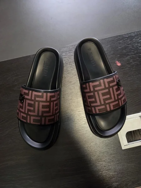 Mules Claquettes à Plateforme Monogramme