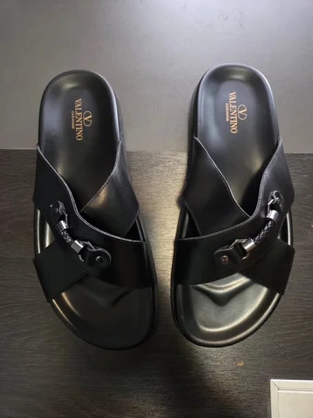 Sandales à Brides Croisées en Cuir Noir