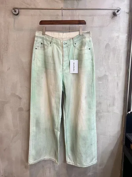 jean de la marque suédoise Acne Studios