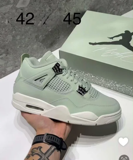 Baskets Air Jordan 4 Retro – Édition Seafoam / Vert Menthe