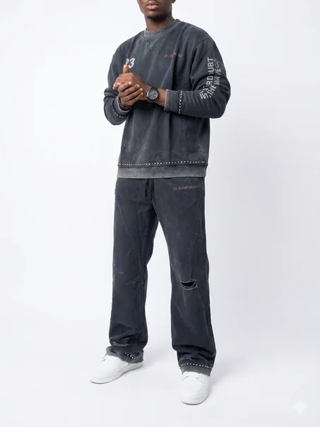 ensemble streetwear assorti présente une esthétique brute