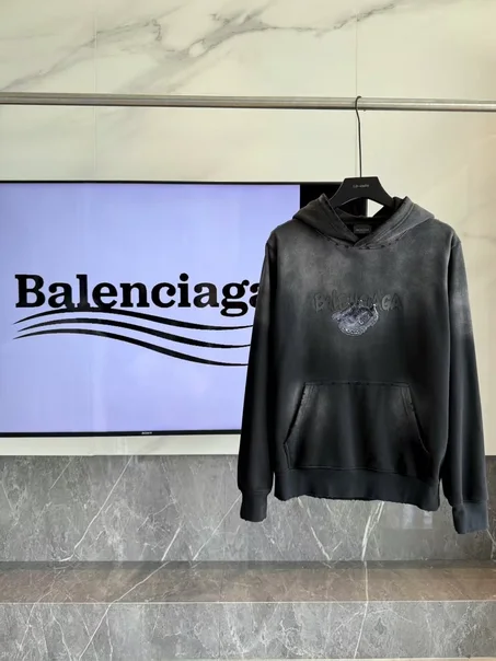 sweat à capuche (hoodie) de la marque Balenciaga,