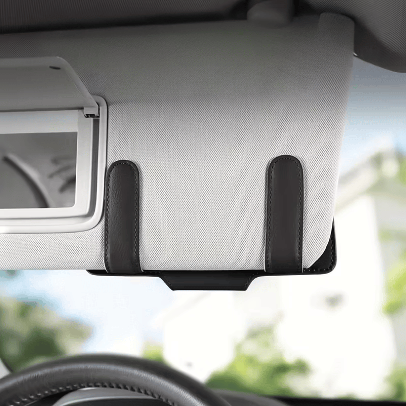 حامل نظارات للسيارة مع إغلاق مغناطيسي – تثبيت آمن على الشمسية (جلد PU)