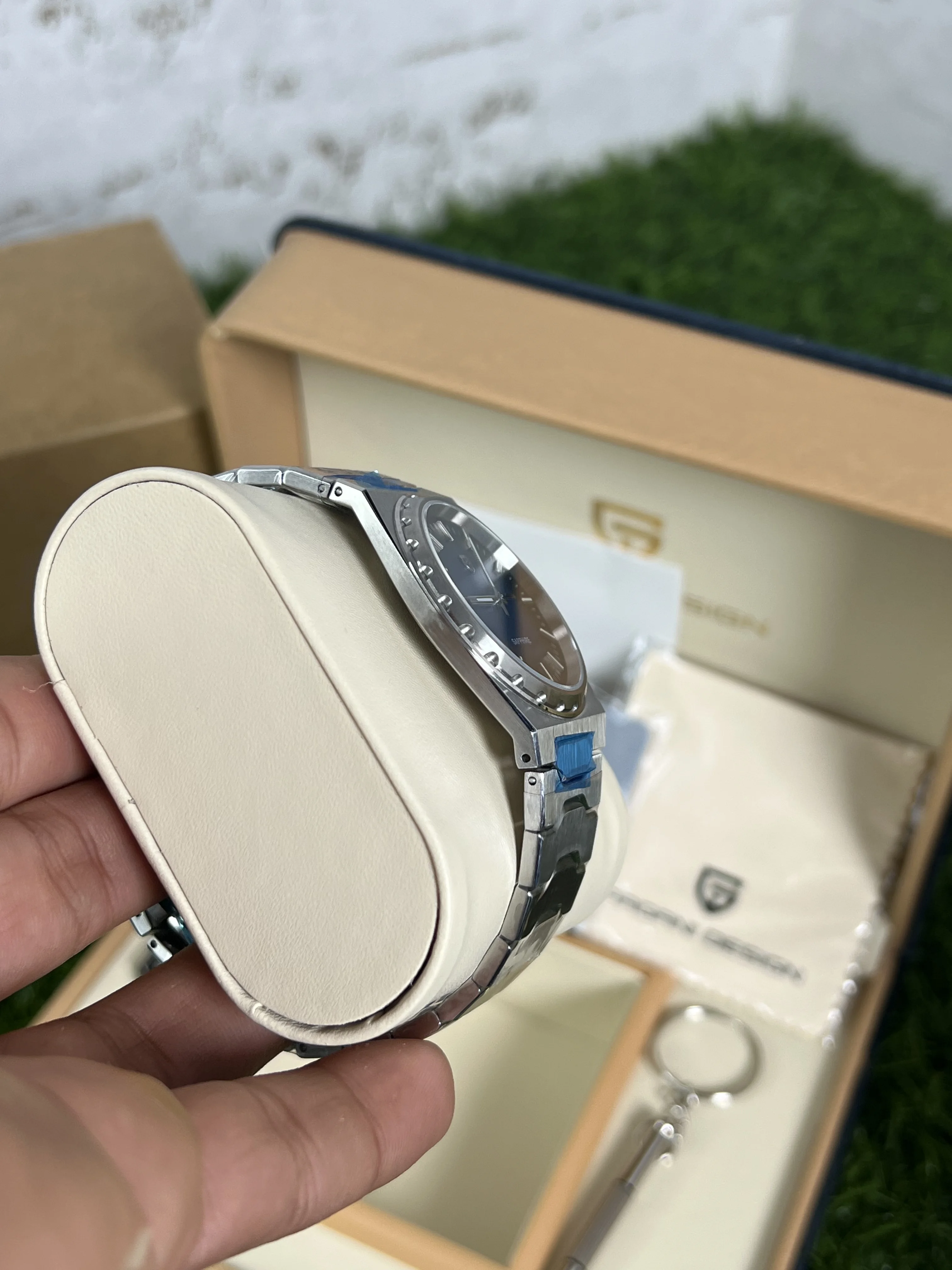 Pagani Design 7MM Ultra Mince Minimaliste Hommes Montres à Quartz, Verre de Saphir en Acier Inoxydable Montre-Bracelet, 100M étanche Lumineux Japon Mouvement