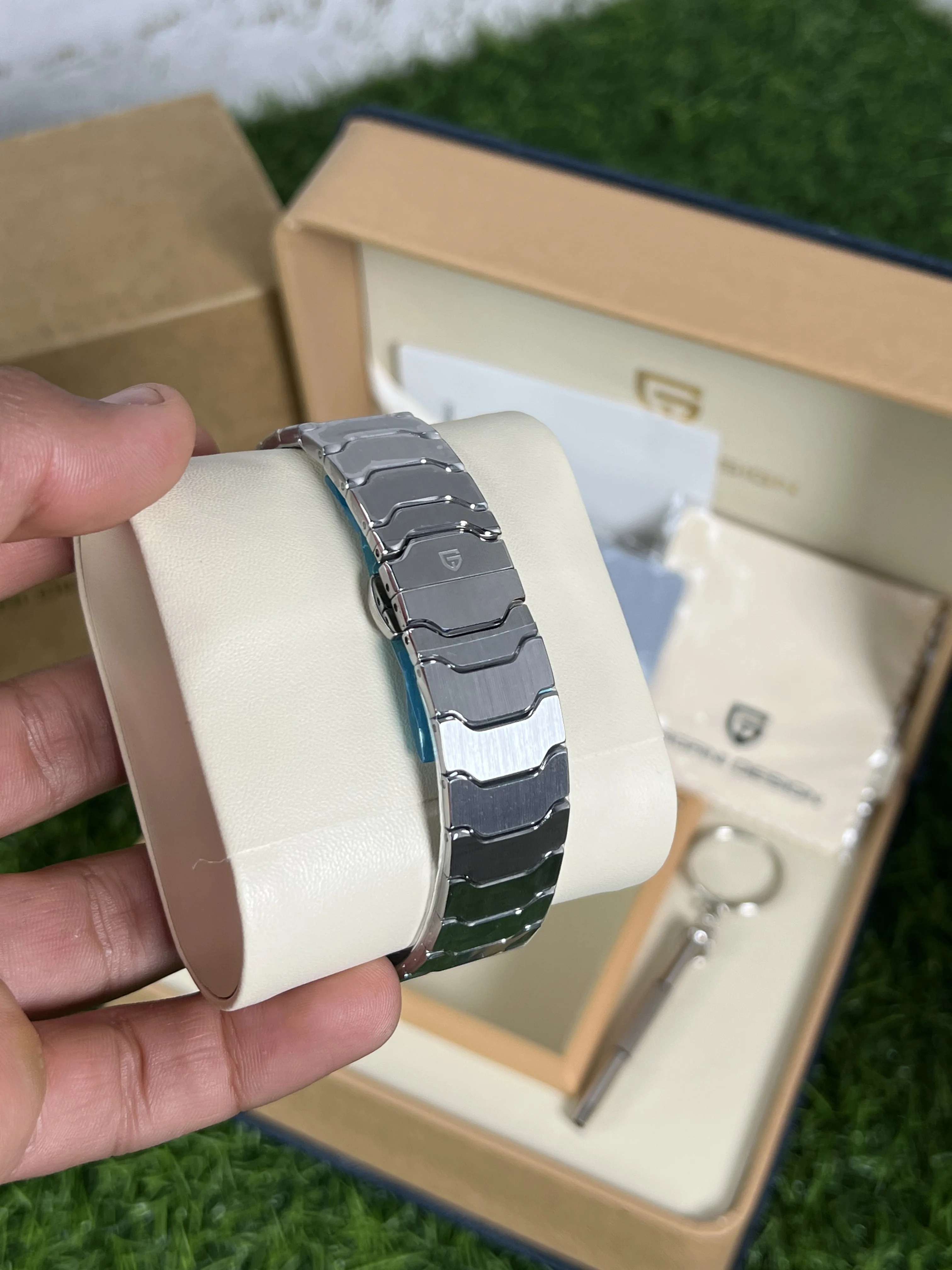 Pagani Design 7MM Ultra Mince Minimaliste Hommes Montres à Quartz, Verre de Saphir en Acier Inoxydable Montre-Bracelet, 100M étanche Lumineux Japon Mouvement