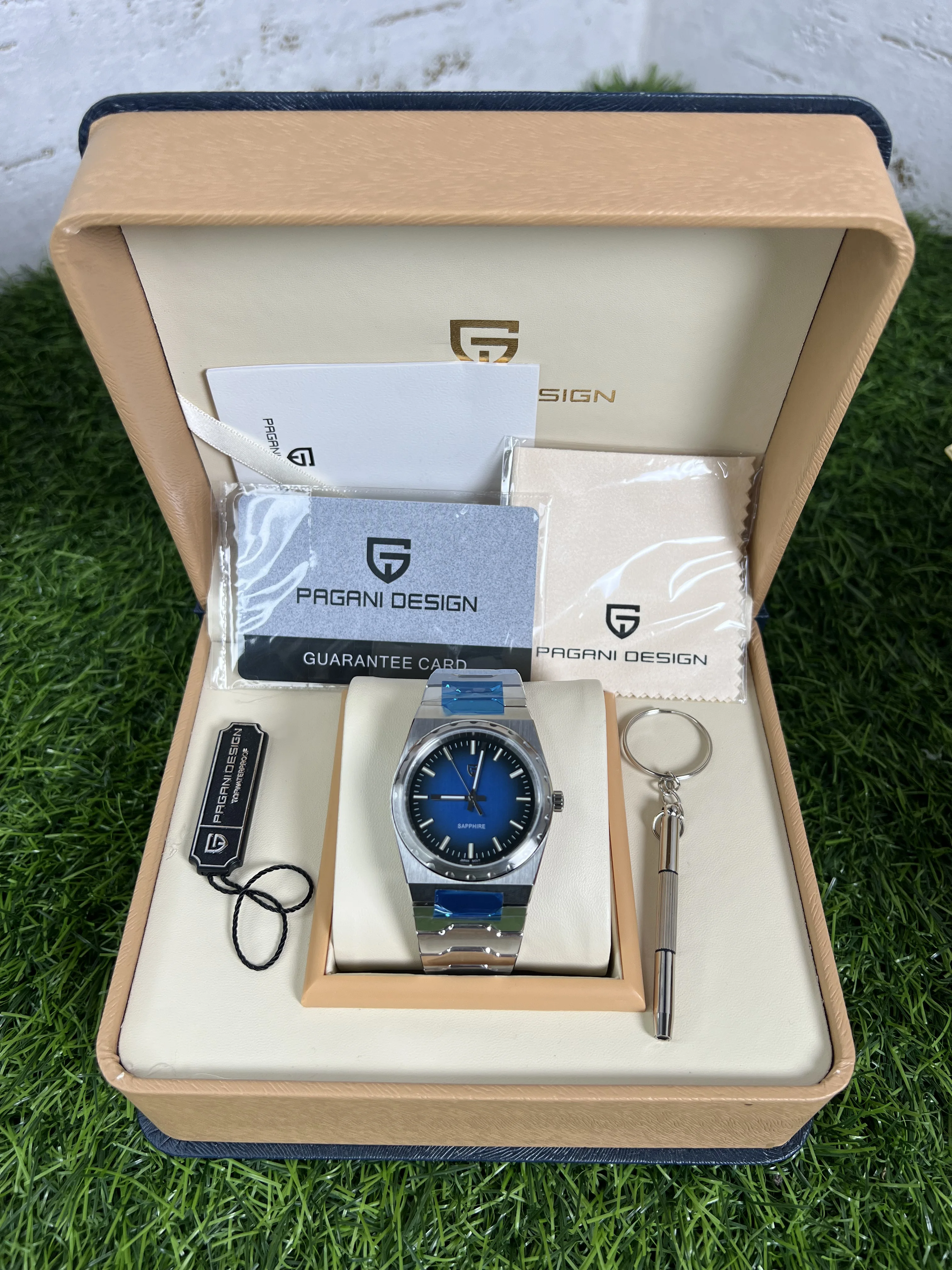 Pagani Design 7MM Ultra Mince Minimaliste Hommes Montres à Quartz, Verre de Saphir en Acier Inoxydable Montre-Bracelet, 100M étanche Lumineux Japon Mouvement