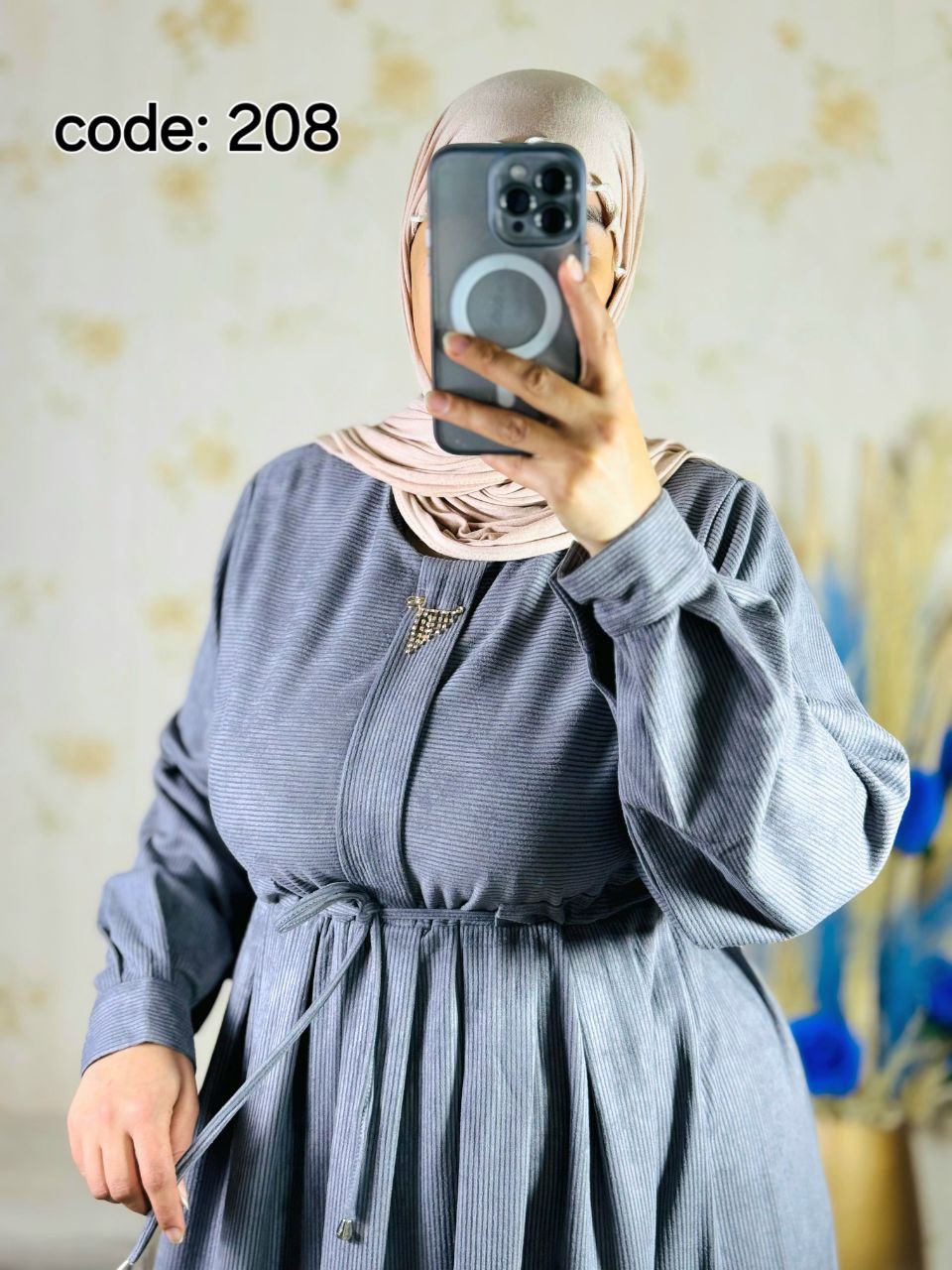 عباية طويلة ثوب : فودان مشرط.