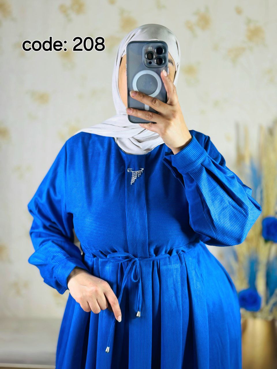 عباية طويلة ثوب : فودان مشرط.