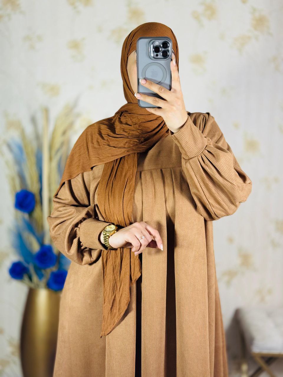عباية طويلة ثوب : فودان مشرط.