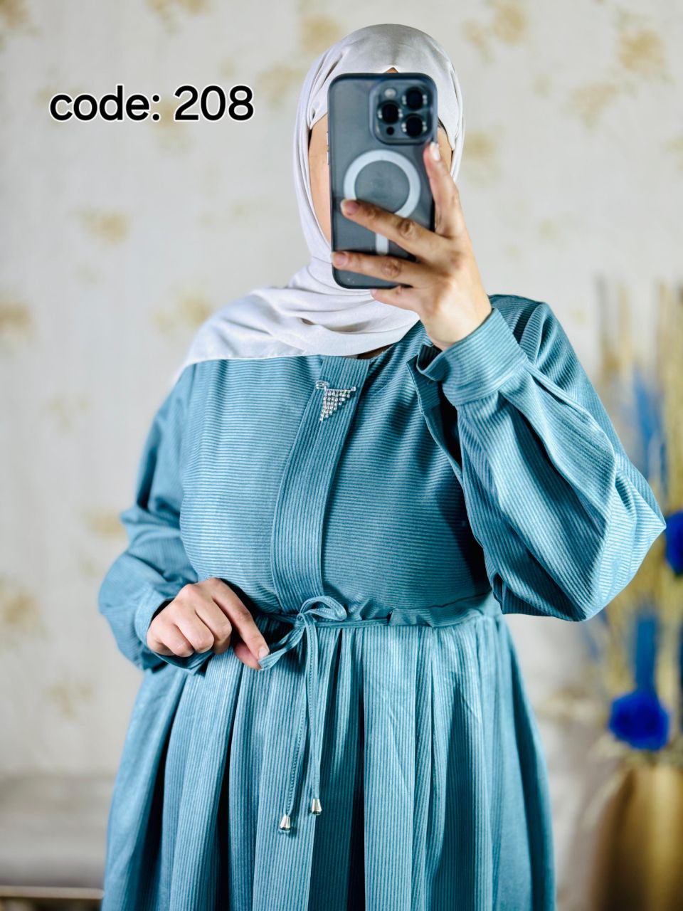 عباية طويلة ثوب : فودان مشرط.