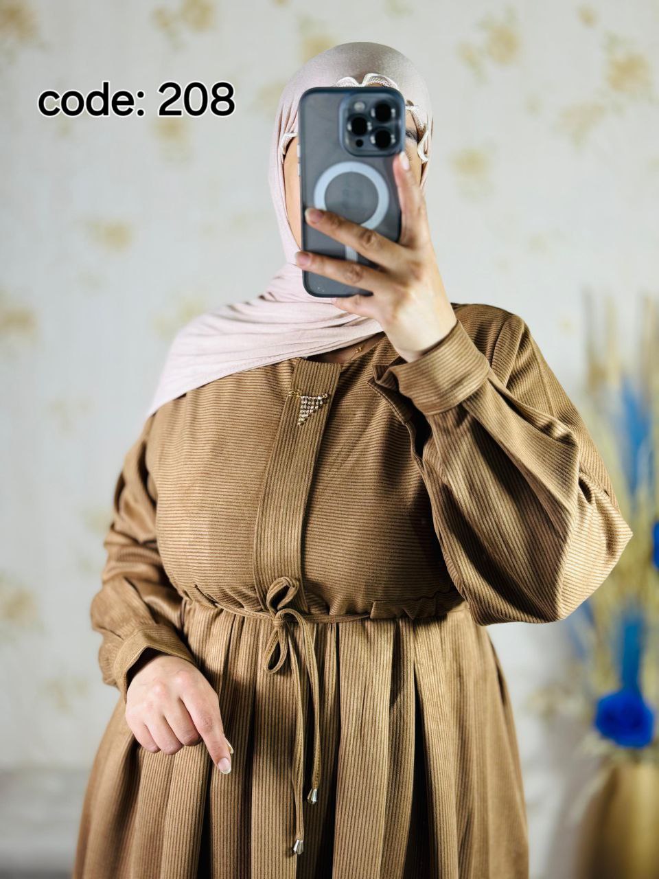 عباية طويلة ثوب : فودان مشرط.