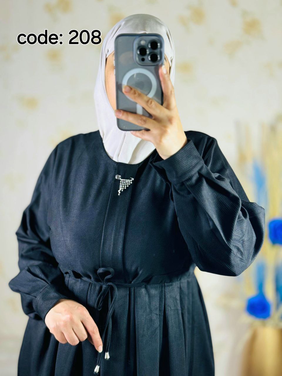 عباية طويلة ثوب : فودان مشرط.