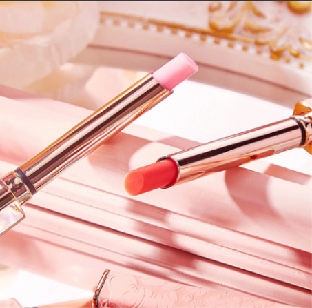 💄 أحمر شفاه مرطب يتغير لونه حسب درجة حرارة الشفاه