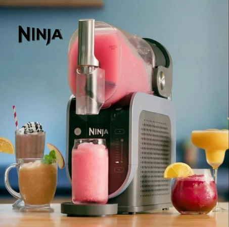 NINJA SLUCHi Machine à boisson glacée, granité, cocktail, Milkshakes ,frappé,et jus glacée sans glace ni préparation requise technologie whisper chill capacité 1,9L .bleu et gris FS301EU