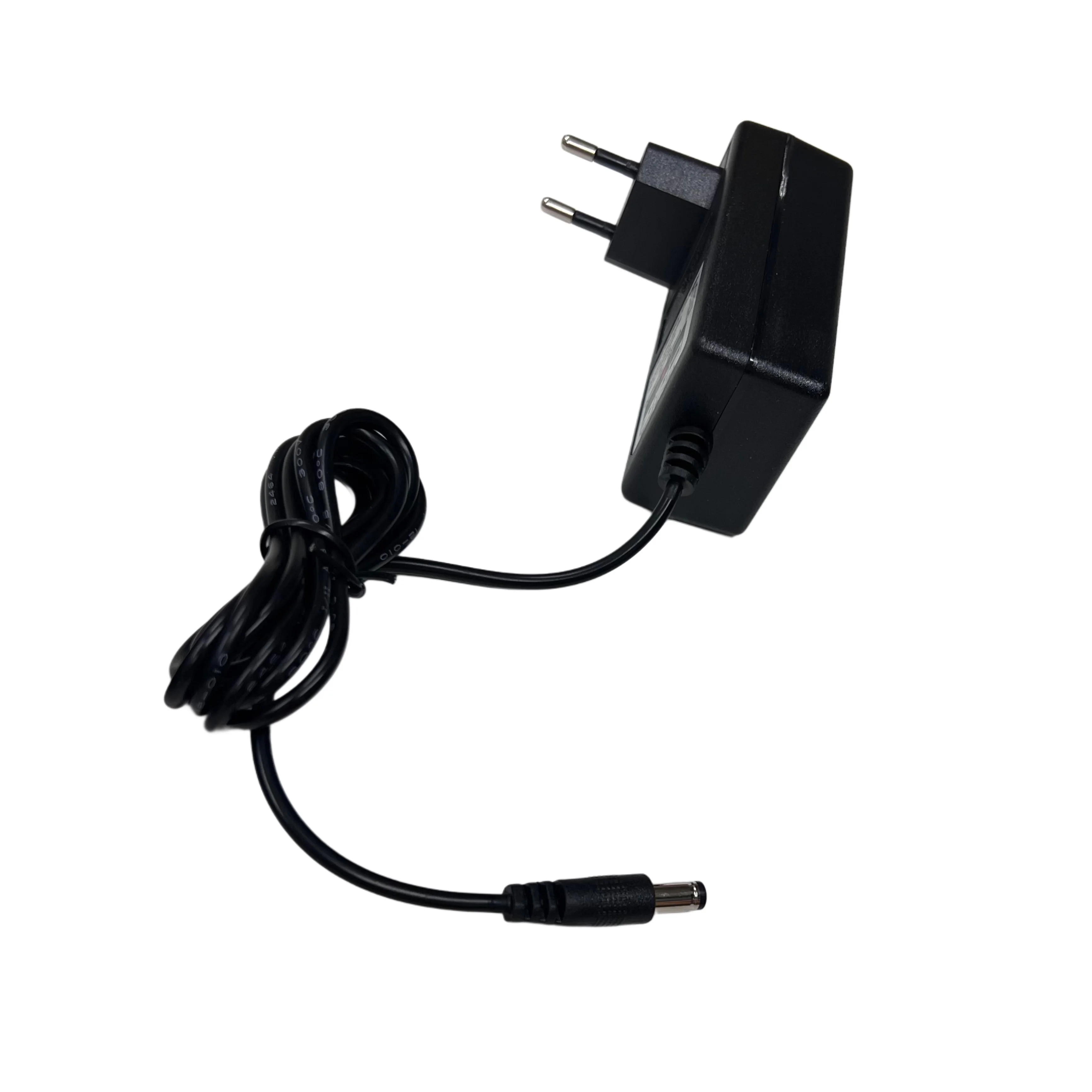 مروحة قابلة للشحن مع بطارية داخلية – 3 سرعات، منفذي USB، إضاءة منفصلة