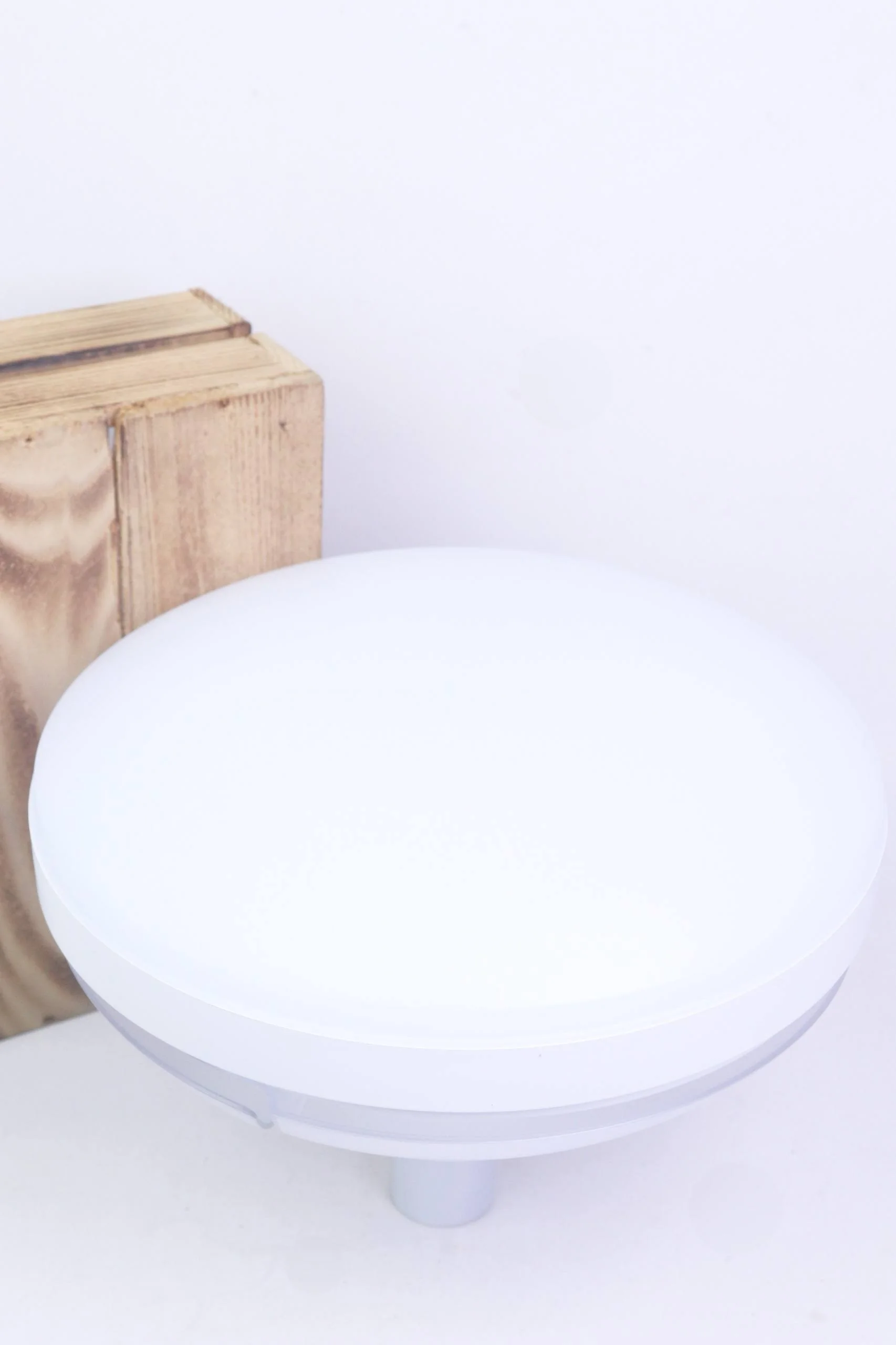 مروحة سقفية ضوئية