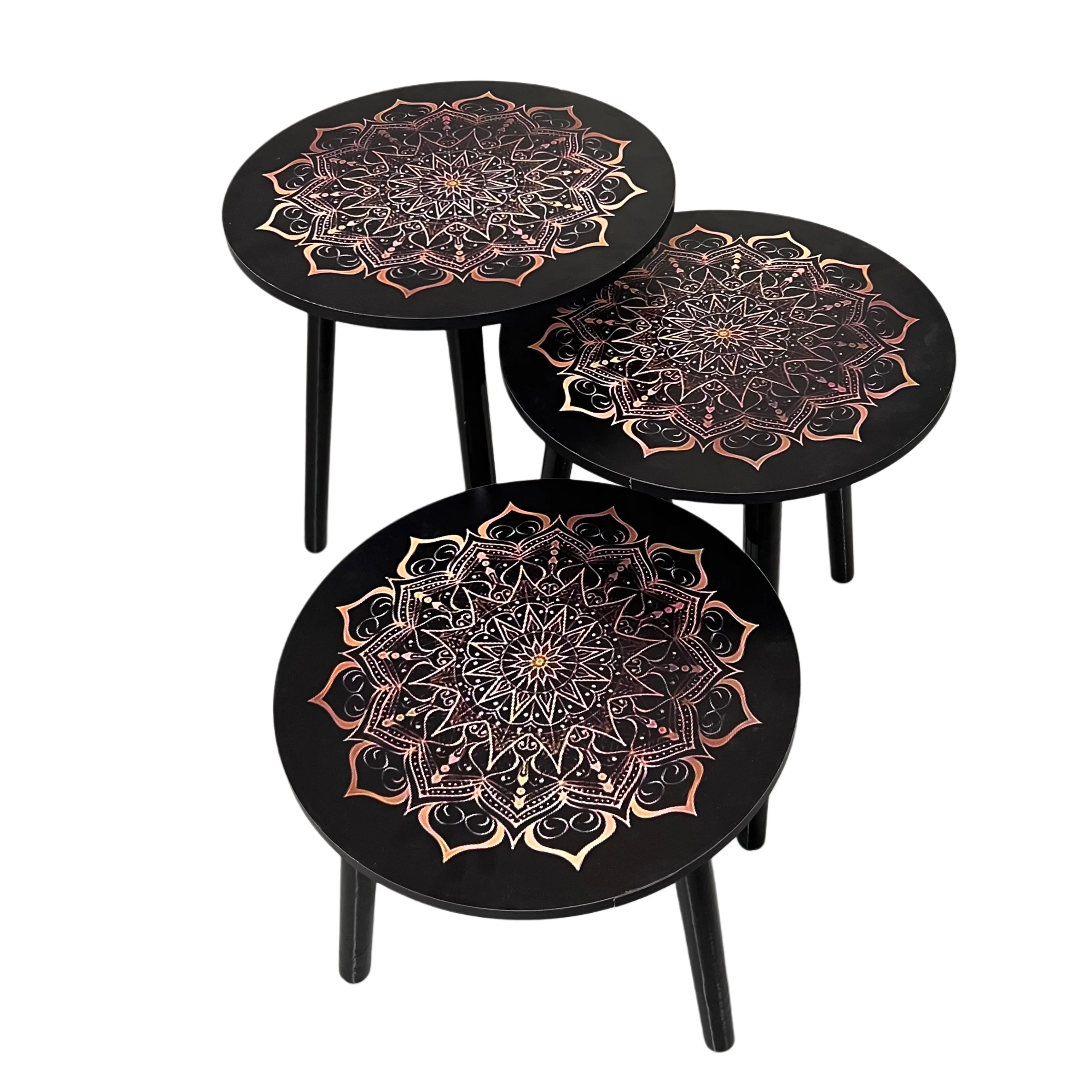 طقم طاولات متداخلة 3 قطع بنقشة الماندالا – أسود مع لمسات نحاسية وبرونزية، أبعاد 40 سم